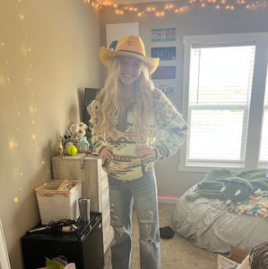 Meet your Posher, Avri